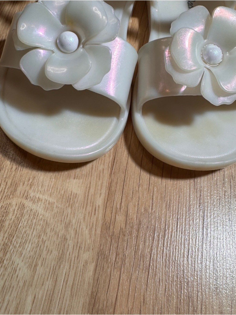 Cat & Jack Girls' White Floral Jelly Sandals - Picture 2 of 6